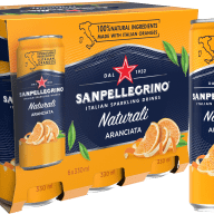 Sexpack med San Pellegrino Aranciata kolsyrad apelsindryck.