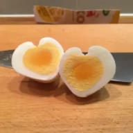 1. Kokt hjärtformat ägg
