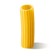 En pastaform som står upprätt på en vit yta.