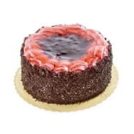 Tårta med frisk blåbärsfromage, blåbär och gelé ovanpå, chokladströssel längs sidorna.