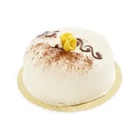 Tårta täckt av vit marsipan, dekorerad med gul ros, kakao och chokladsvirvel.