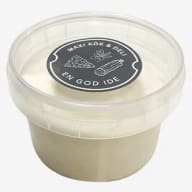 En plastbehållare med ett lock och en etikett visas.