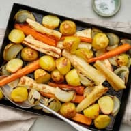 Palsternacka, morötter och potatis i ugn