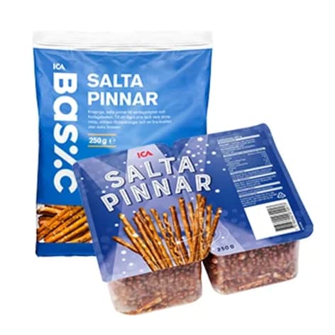 ICA Basic salta pinnar i påse och ICA salta pinnar i förpackning.