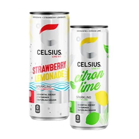 Två burkar med energidryck av märket Celsius står bredvid varandra.