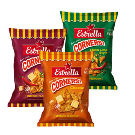 Tre påsar med snacks från märket Estrella ligger bredvid varandra.