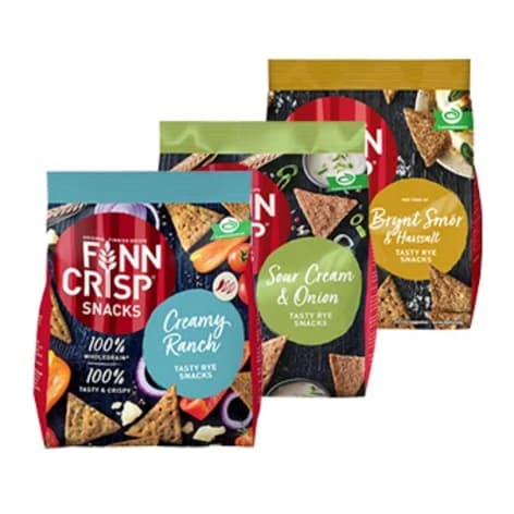 Tre förpackningar Finncrisp rågsnacks.