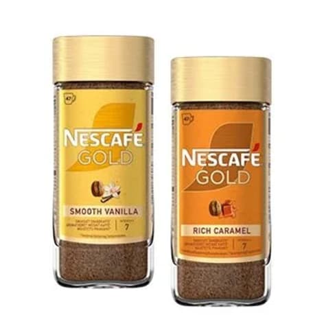 Två kaffeburkar står bredvid varandra.