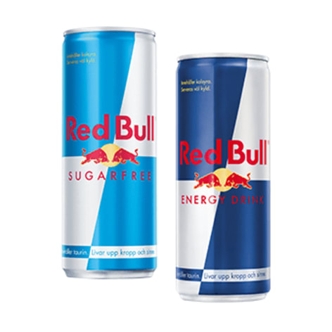 Två dryckesburkar med RedBull Energidryck står bredvid varandra.