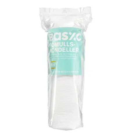 En förpackning med bomullsrondeller står upprätt.