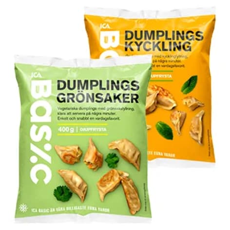 En förpackning med dumplings med grönsaker står bredvid en förpackning med dumplings med kyckling.