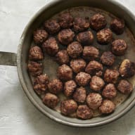 Köttbullar i en stekpanna