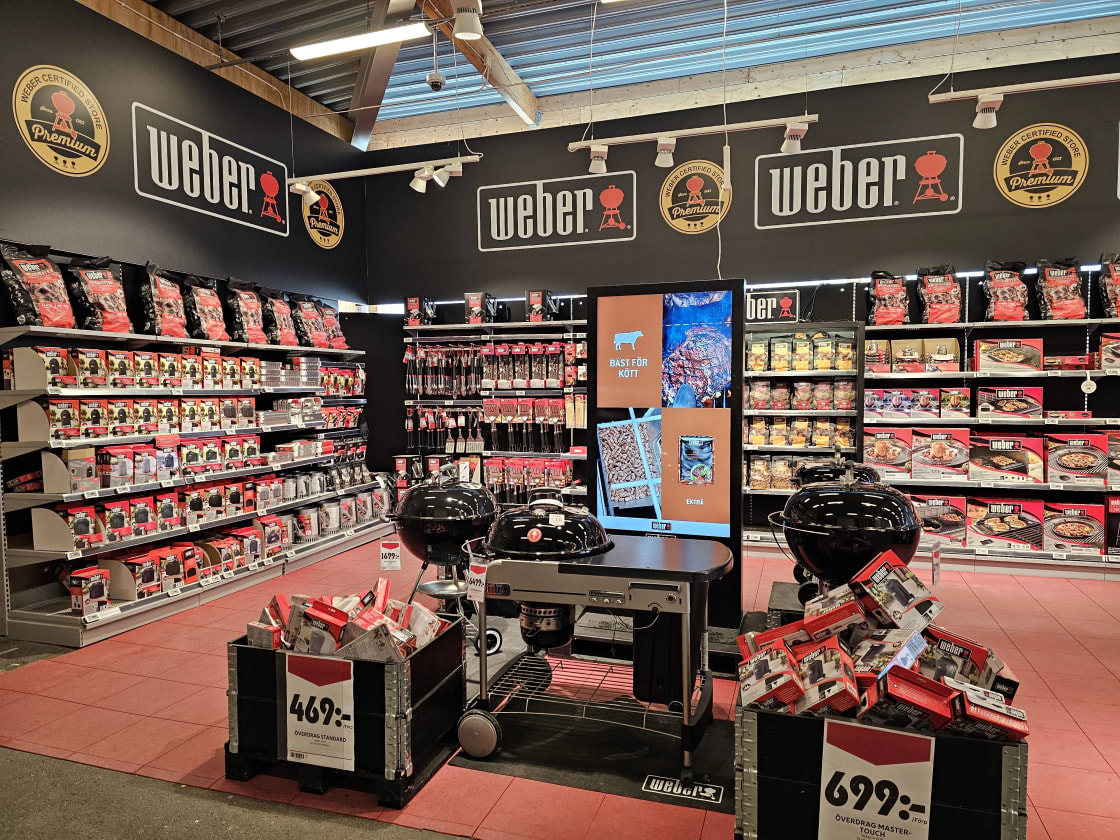 Visar vår Weber grillavdelning.