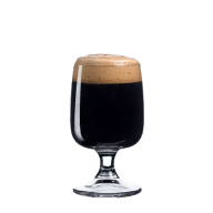 Ett glas med mörk baltisk porter.