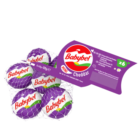 En förpackning med flera små Babybel cheddarostar.