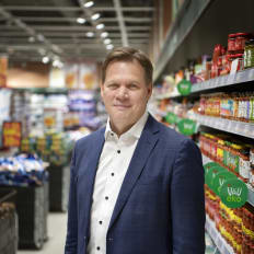 Anders Svensson, som är VD ICA Sverige, i en ICA-butik.