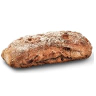 Ett rustikt bröd med lite mjöl på toppen.