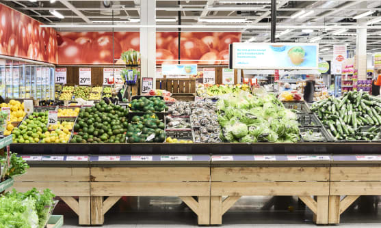 Fruktavdelningen i en ICA-butik