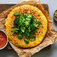 Spaghettifrittata med tomatsås.