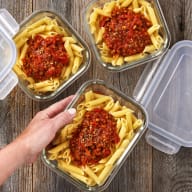 Linsbolognese och penne pasta i matlådor