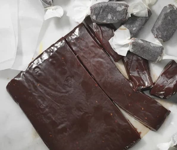 Hallonkola med choklad Hallonkola med choklad