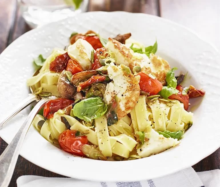 stekt halloumi med pasta stekt halloumi med pasta