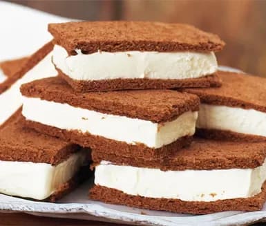Glassandwich med choklad, kokos och valnötter | Recept ICA.se