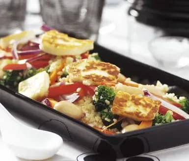 stekt halloumi med grönsaker stekt halloumi med grönsaker