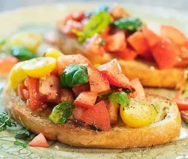 Bruschetta med tomat och basilika (bruschetta con pomodori)-image