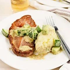 Grillad blomkål recept | ICA Grillkarré med getostkräm