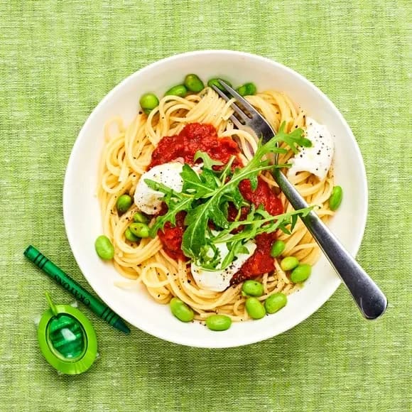 pasta med tomatsås och mozzarella pasta med tomatsås och mozzarella