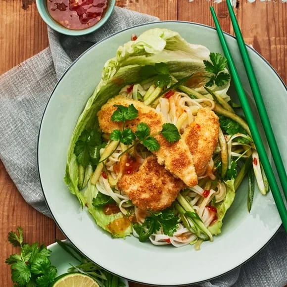 Krispig kyckling med nudelsallad Recept ICA.se