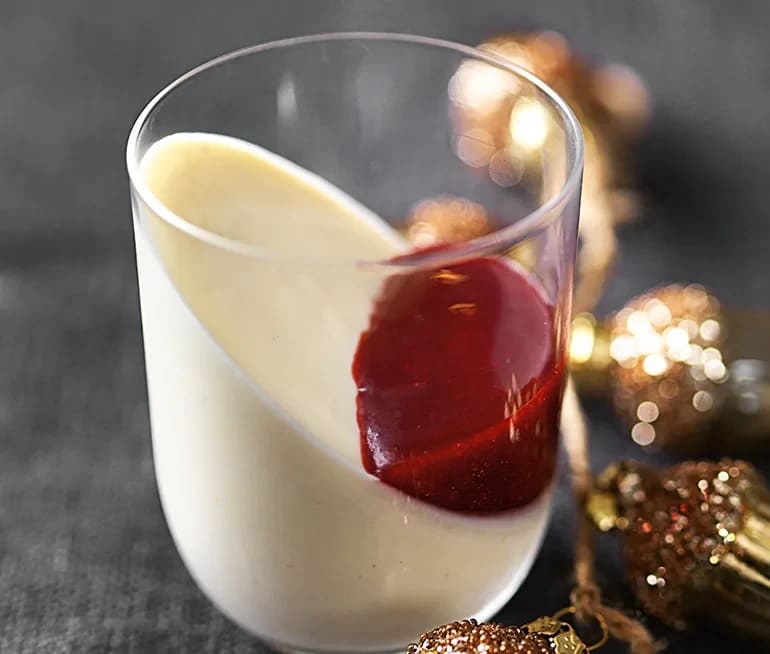 pannacotta med hallon pannacotta med hallon