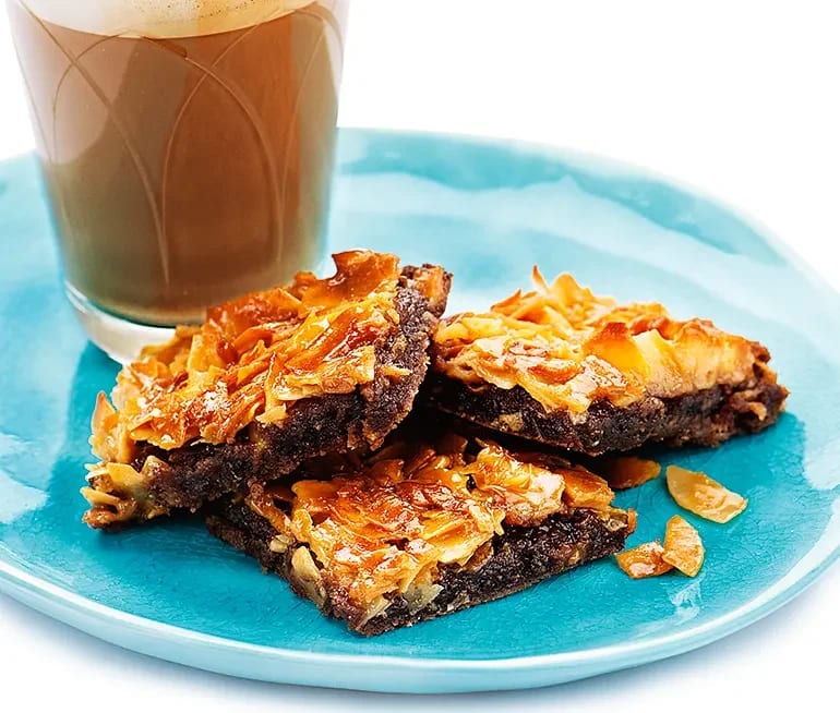 kladdkaka med kokostosca kladdkaka med kokostosca