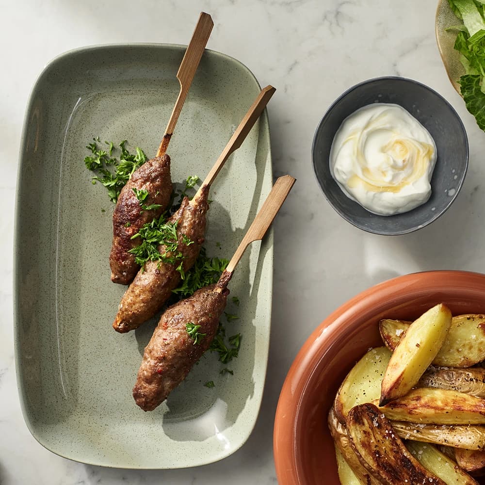 Köttfärsspett med honungsyoghurt
