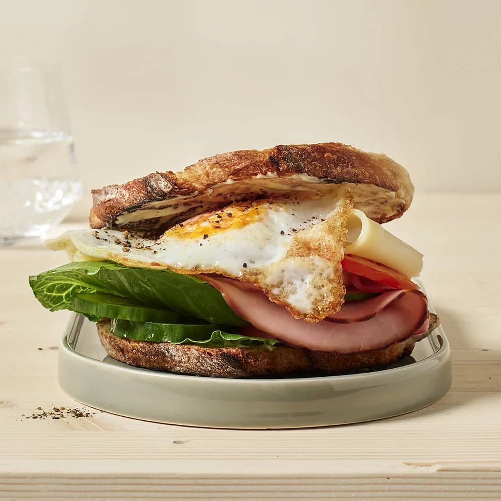 Äggmacka med ost och skinka