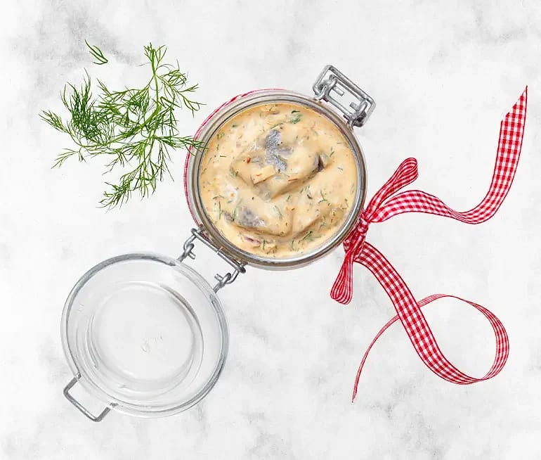 Sill med tomat och dill