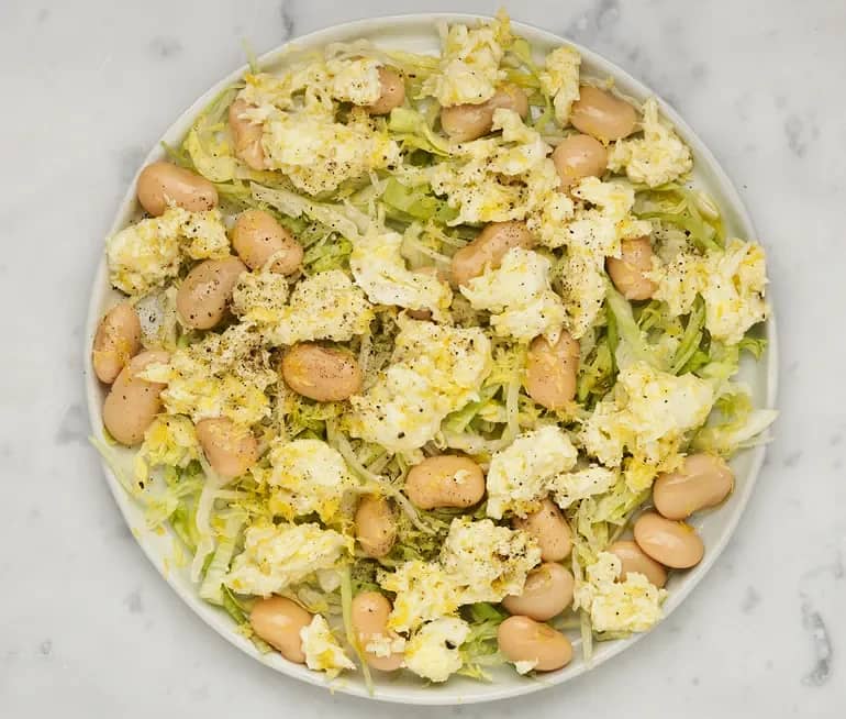 Sallad med vita bönor och citronmarinerad mozzarella