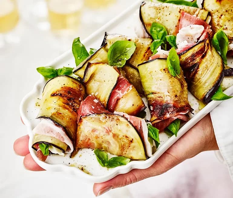 Auberginerulle med mozzarella och prosciutto