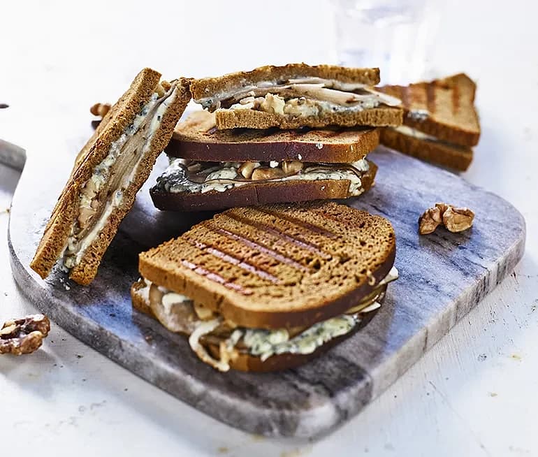 Tylö sandwich – grillad kavring med päron och ädelost