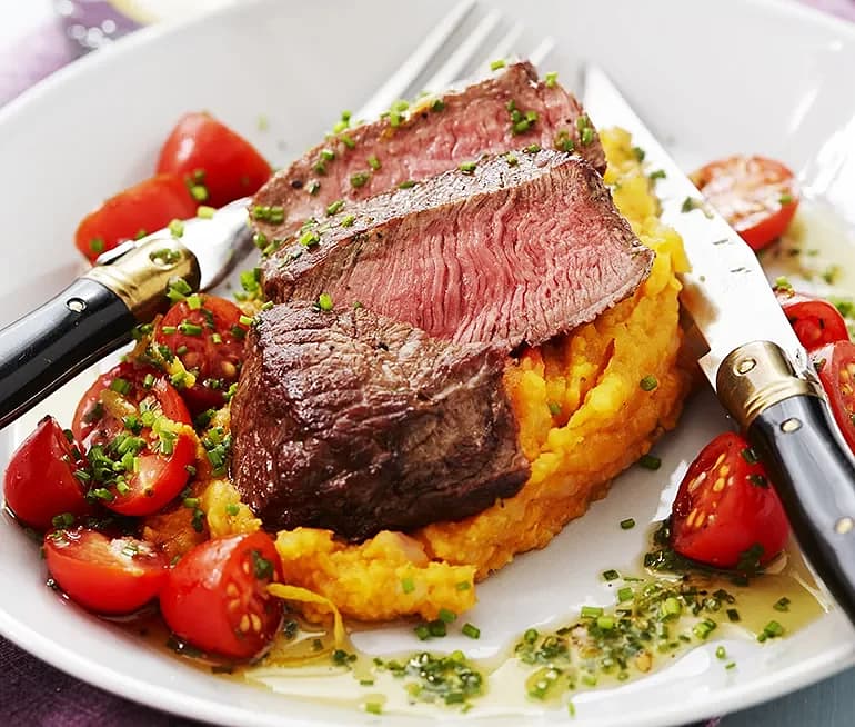 Rostas, sötpotatispuré och citron- och gräslöksdressing