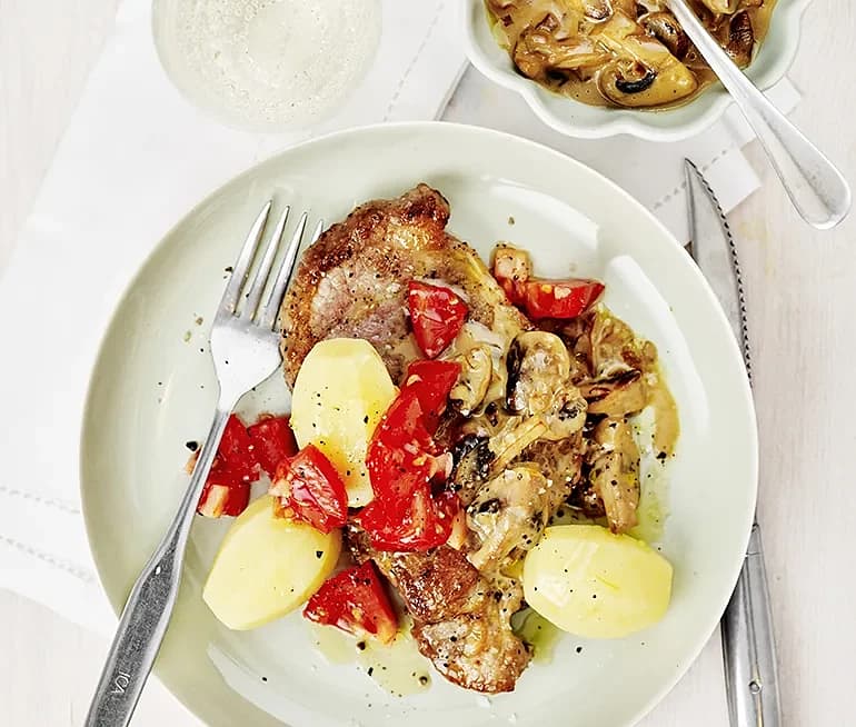 Karré med champinjonsås och potatis