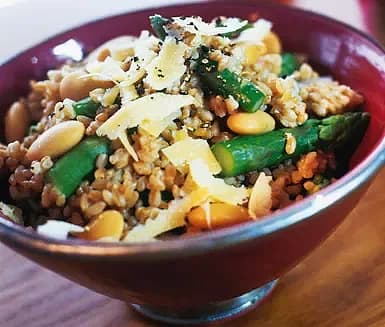 Risotto på dinkel med sparris