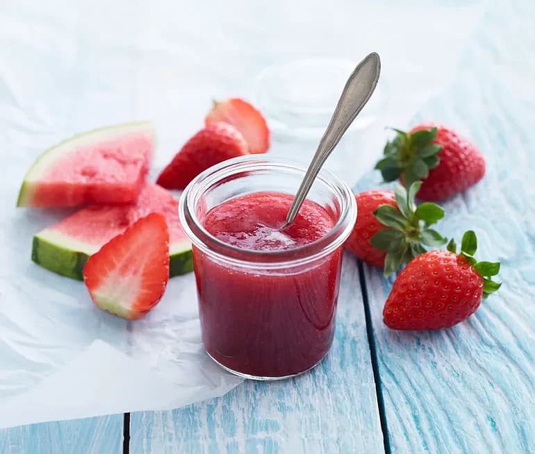 Sylt på vattenmelon och jordgubbe