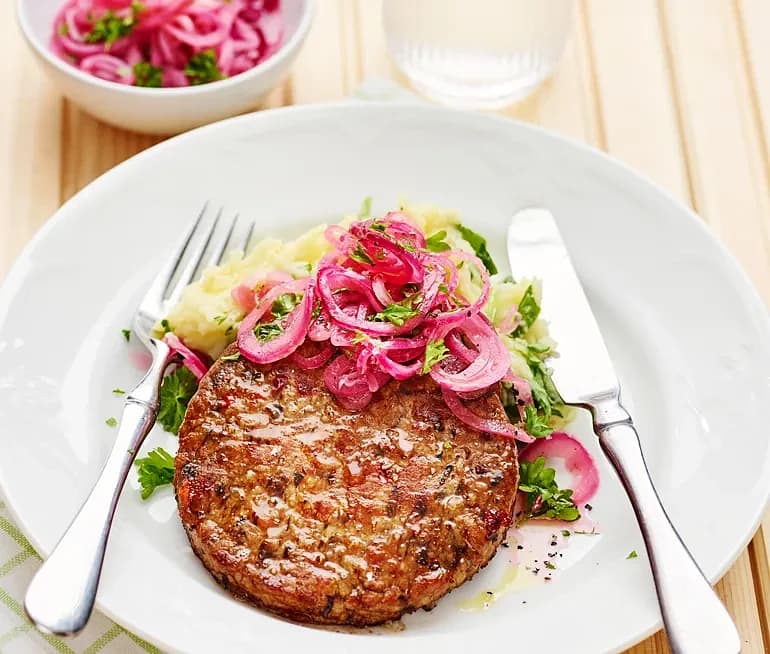 Champinjonburgare med palsternacka och picklad lök