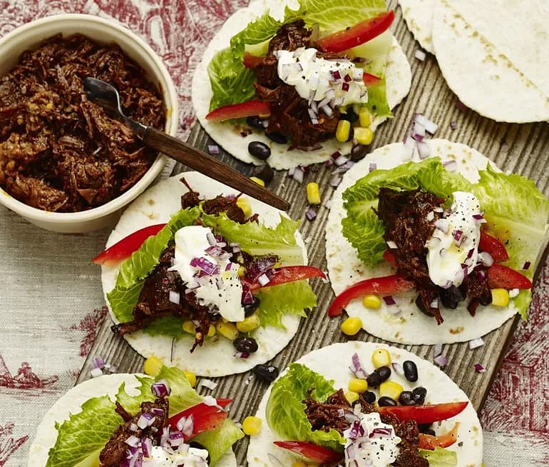 Beef chili i tortilla