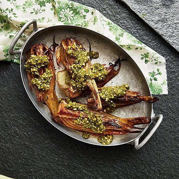 Långbakad fänkål med asiatisk pesto
