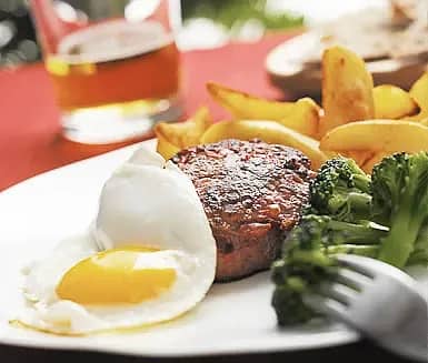 Färsbiff med rödbetor och ägg