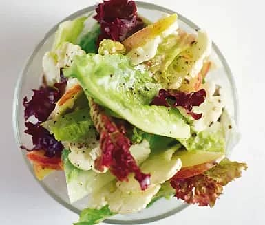 Äpple- och blomkålssallad i yoghurt