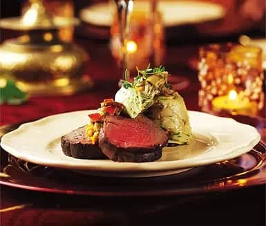 Oxfilé provencale med potatisbakelse, svamp och persiljekräm